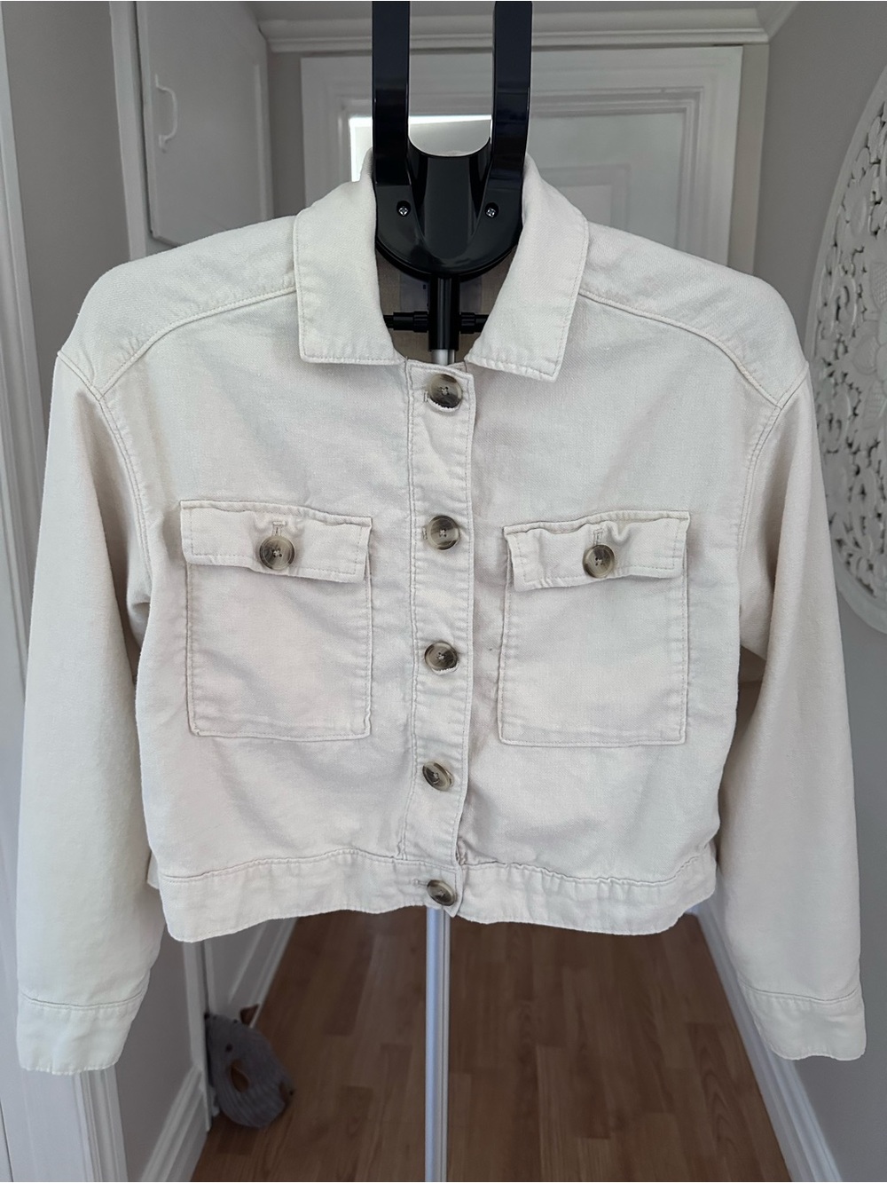 Old Navy Cropped Jean Jacket in Cream Size S